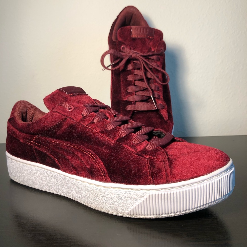 Puma burgundy suede women’s Sz 9